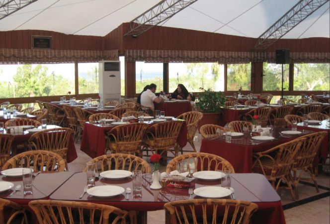 رستوران شاندیز آبشار بهترین رستوران عربی کیش