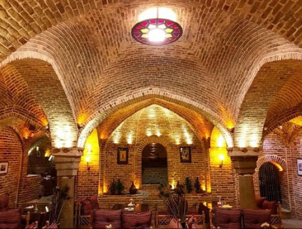رستوران شاندیز حاجی یک رستوران سنتی خوب در همدان است