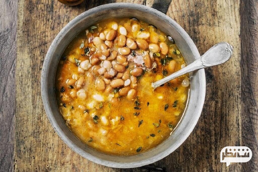 سوپ لوبیا از غذاهای بدون گوشت ایرانی